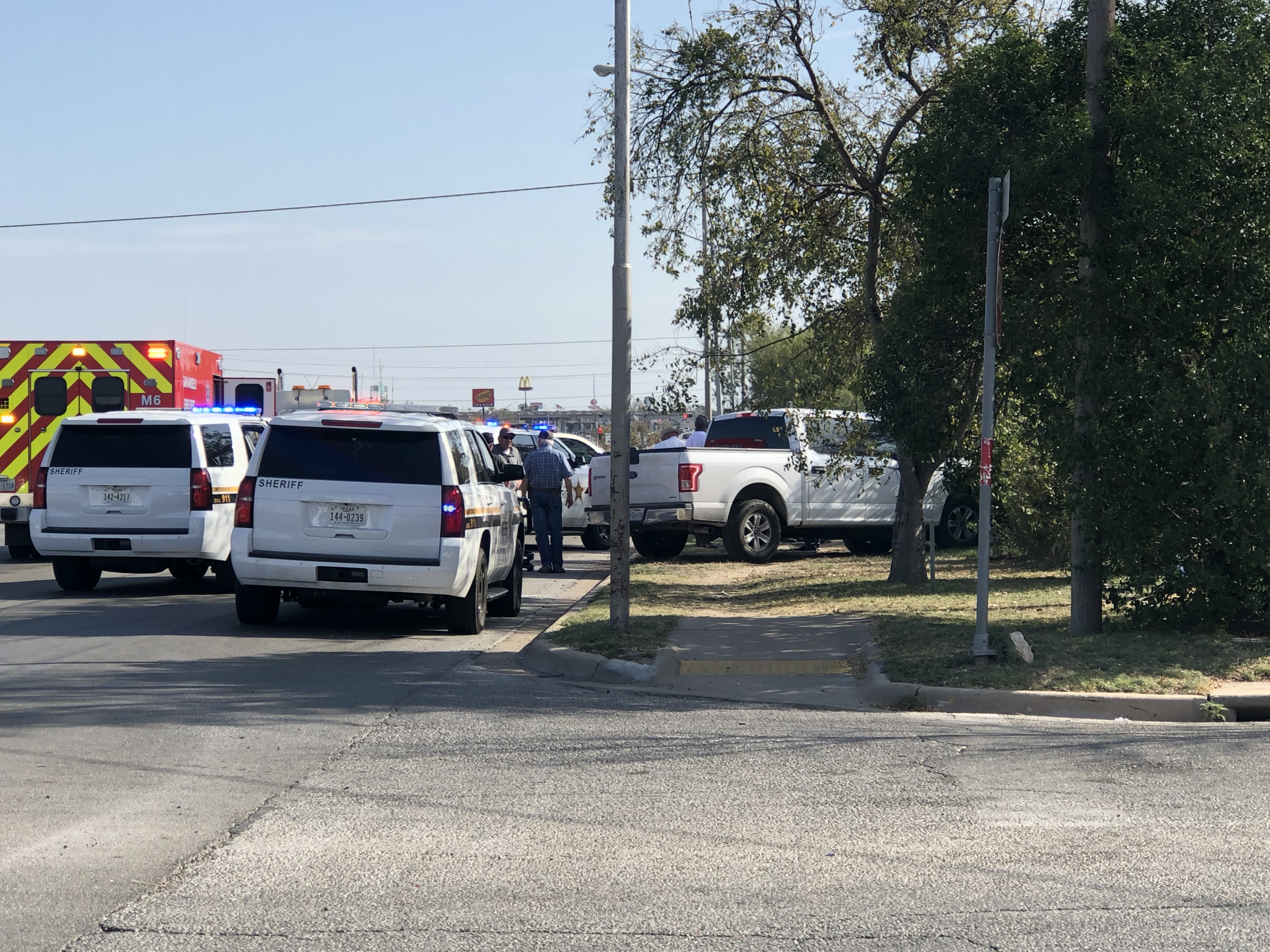 Suspect Apprehended After Crashing Into House (Live Photo / Sonia RM)