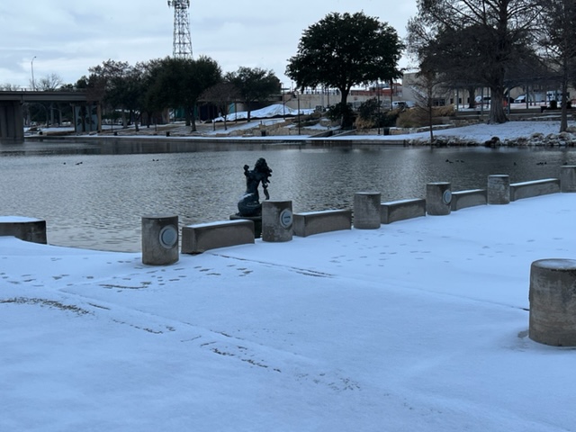 Celebration Bridge Mermaid Snow 2022 (LIVE! Photo/Yantis Green)