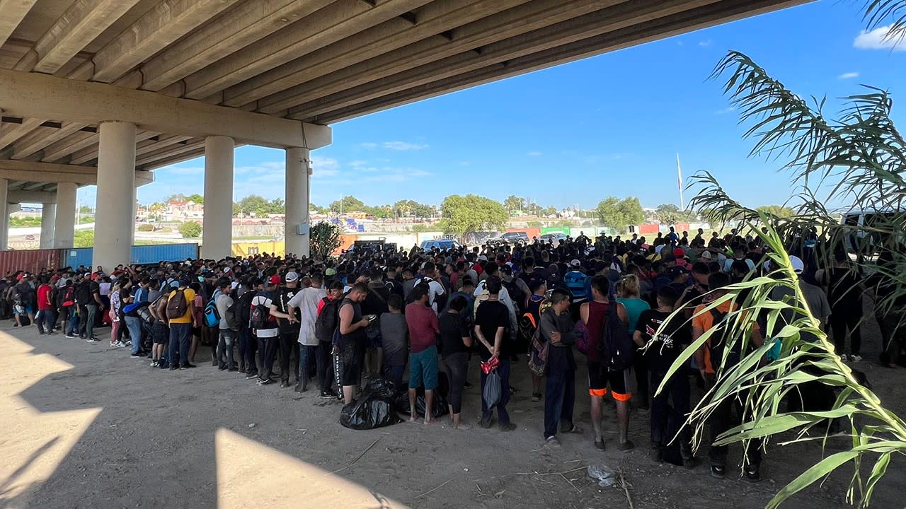 Thousands of Illegal Migrants at Eagle pass 9.22.23 (Courtesy/Fox News)
