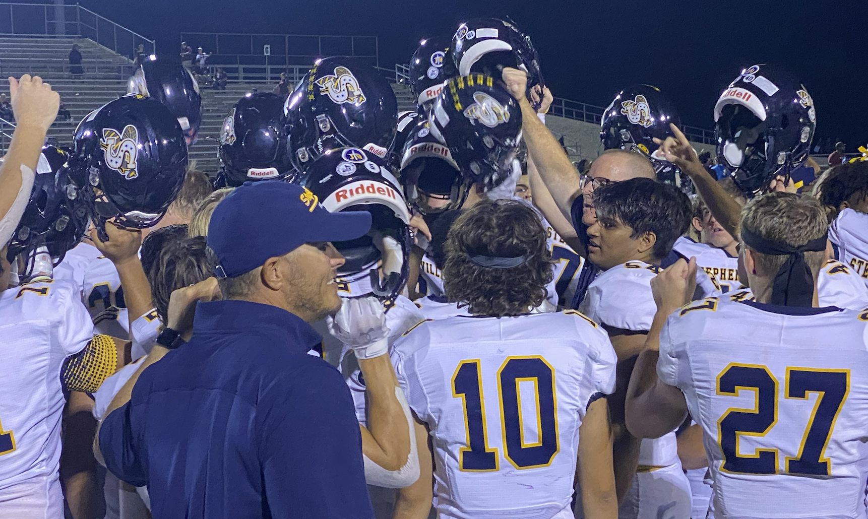 The Stephenville Yellowjackets beat the Brownwood Lions in the Battle of 377.
