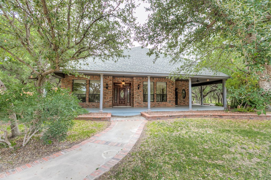 6270 Green Oaks Dr, Christoval, TX 76935