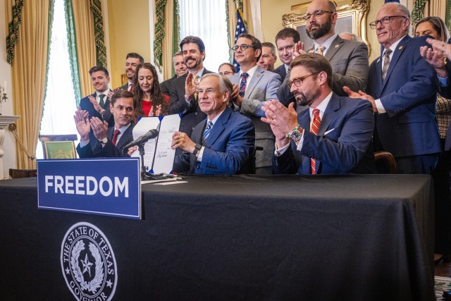 Abbott Signs Vaccine Freedom (Courtesy gov.texas.gov)