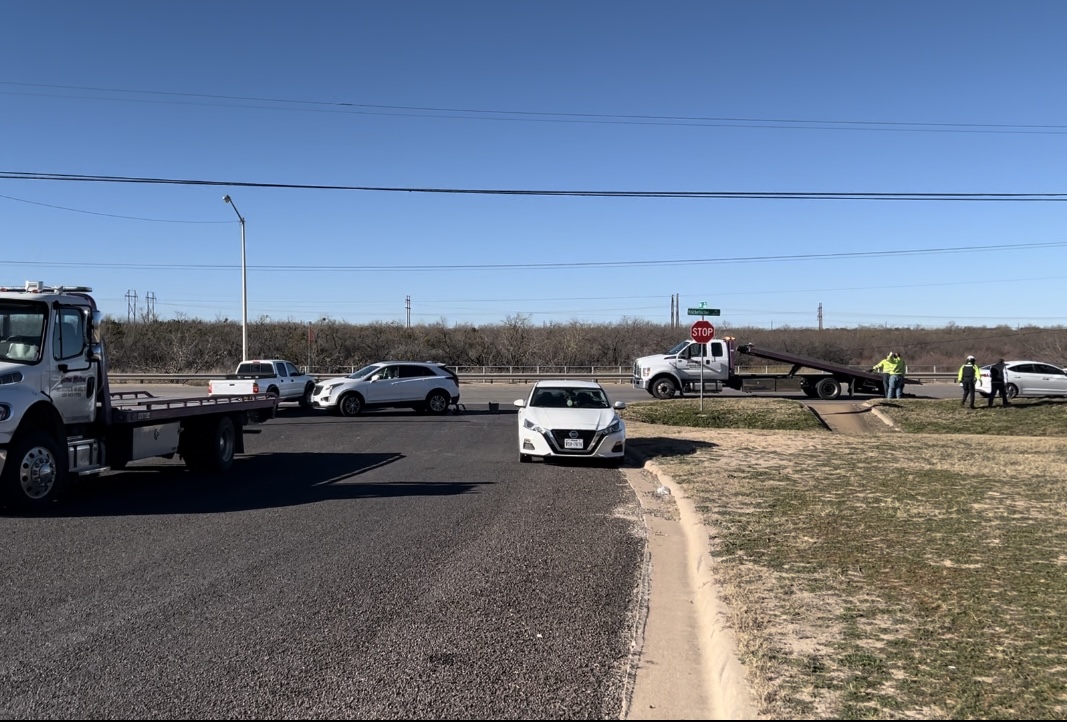 Beaty Rd. Knickerbocker DWI Crash (LIVE! Photo Lucas Banda)