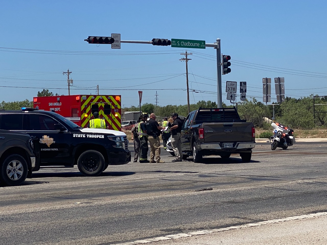 Man runs from the law, causing chaos on S. Chadbourne.