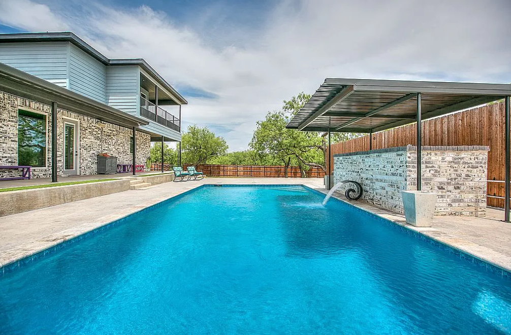 Pool at 1509 Whitney St