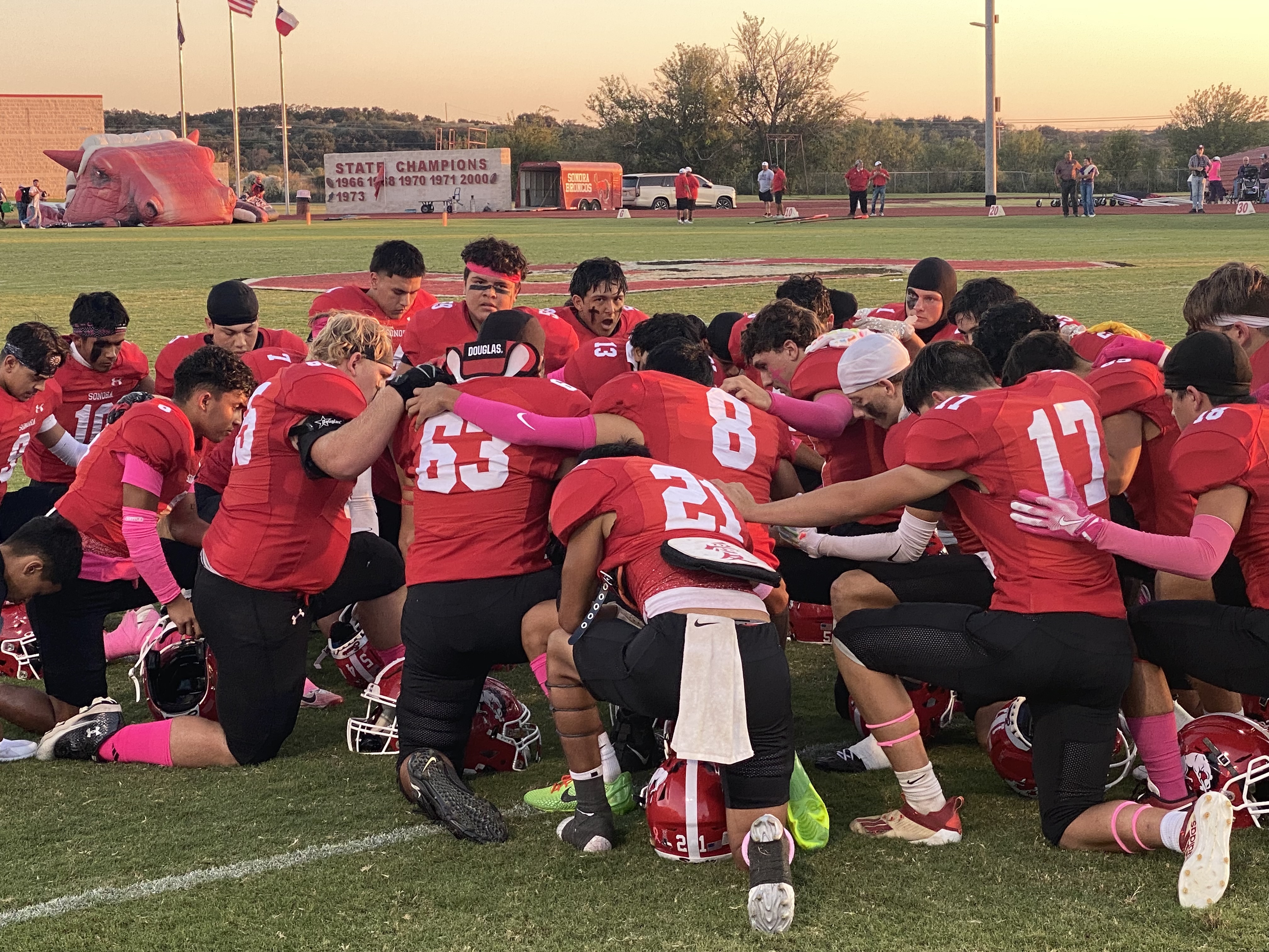 Ozona Lions at Sonora Broncos on Oct. 17, 2025