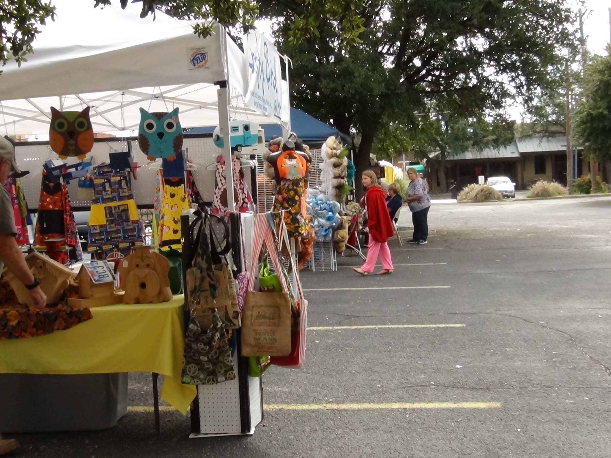 Artisans gather in a parking lot to sell their goods (LIVE! photo by Cheyenne Benson)