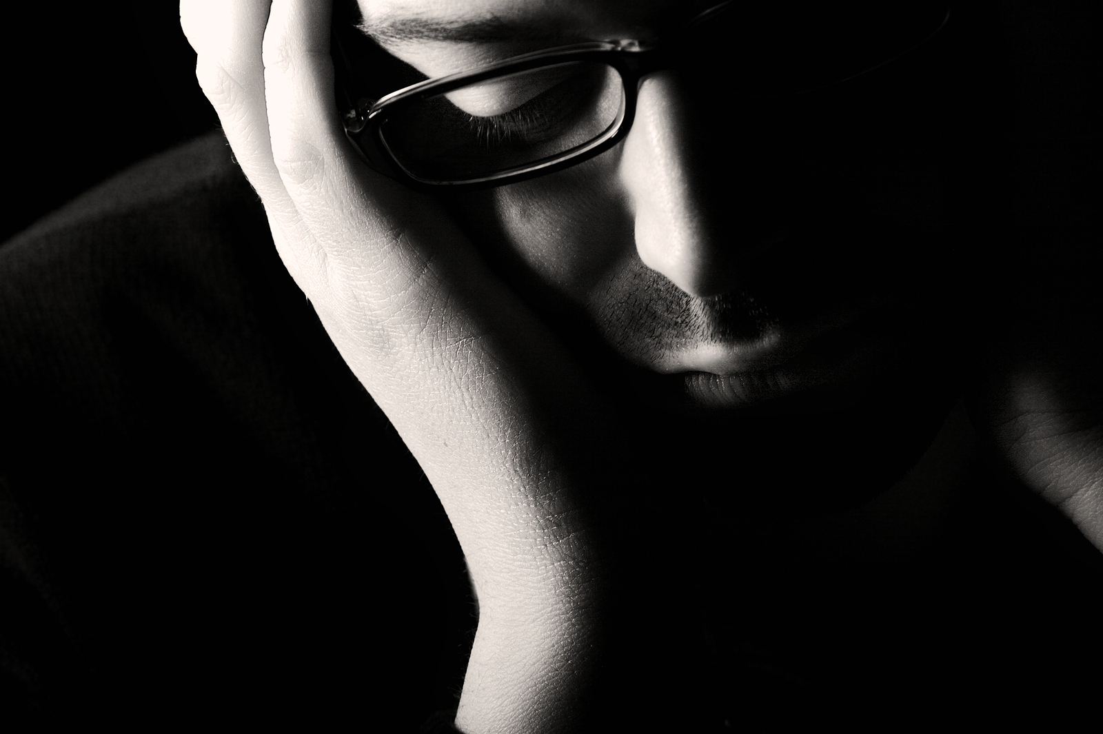 A depressed man with his head in hands (photo courtesy of wellingtonretreat.com)