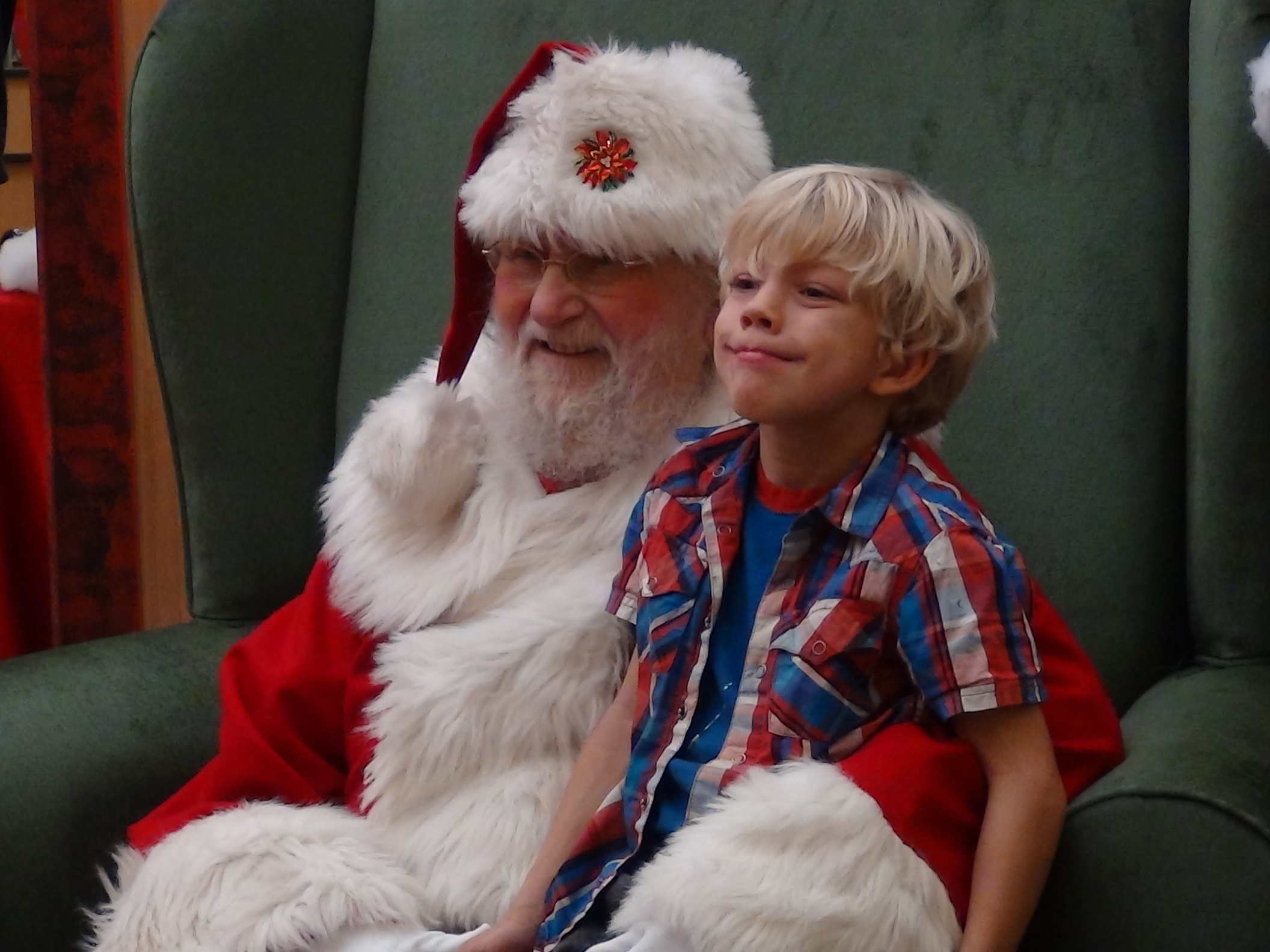 Santa Gene and a kid pose for photos (LIVE! photo by Cheyenne Benson)