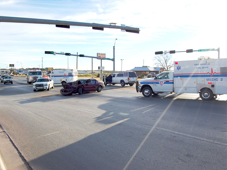 Accident on Sherwood Way and Sunset (LIVE!! photos by John Basquez