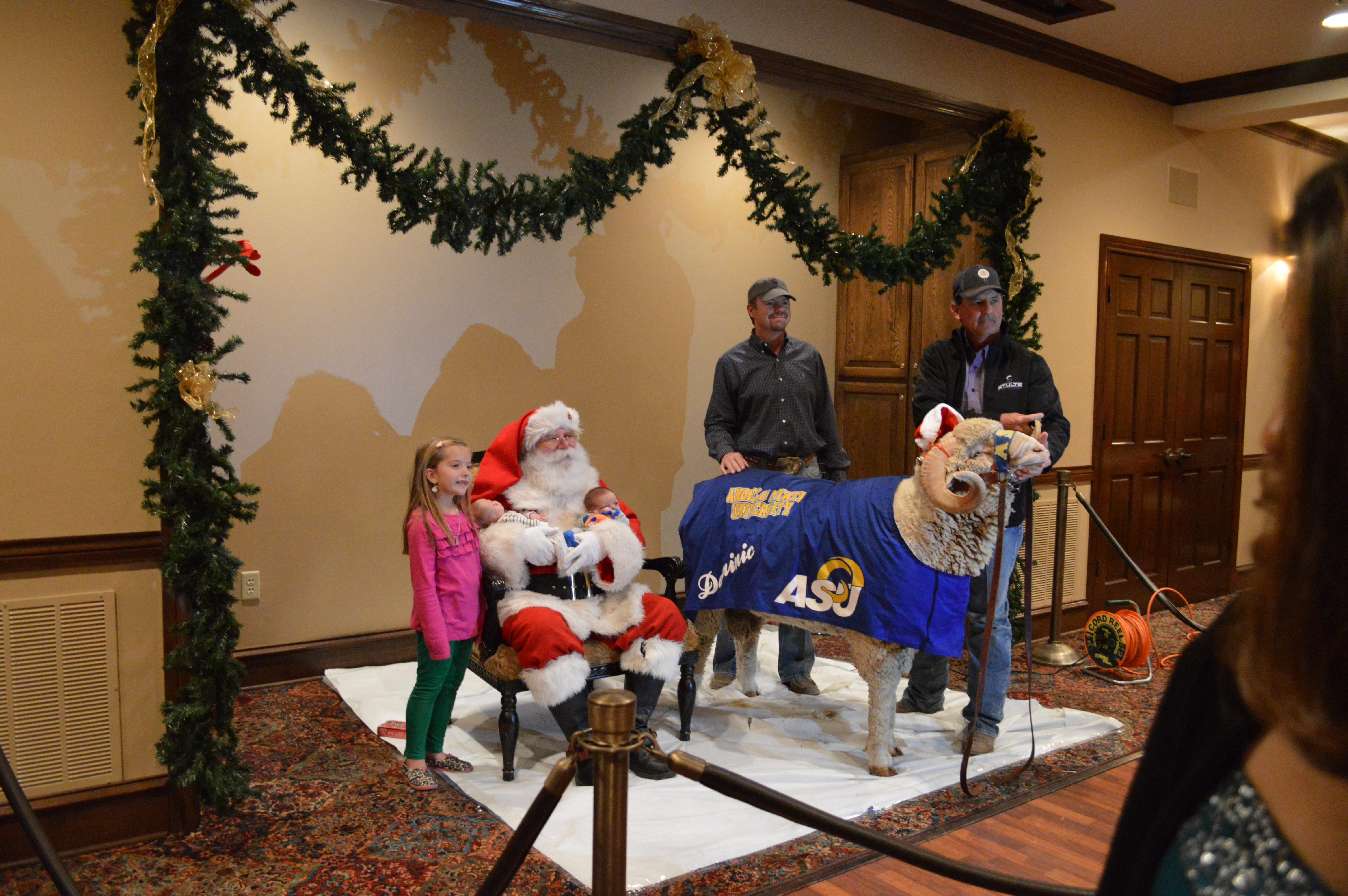 Families took pictures with Santa and Dominic (LIVE! Photo by Lauren Lopez)