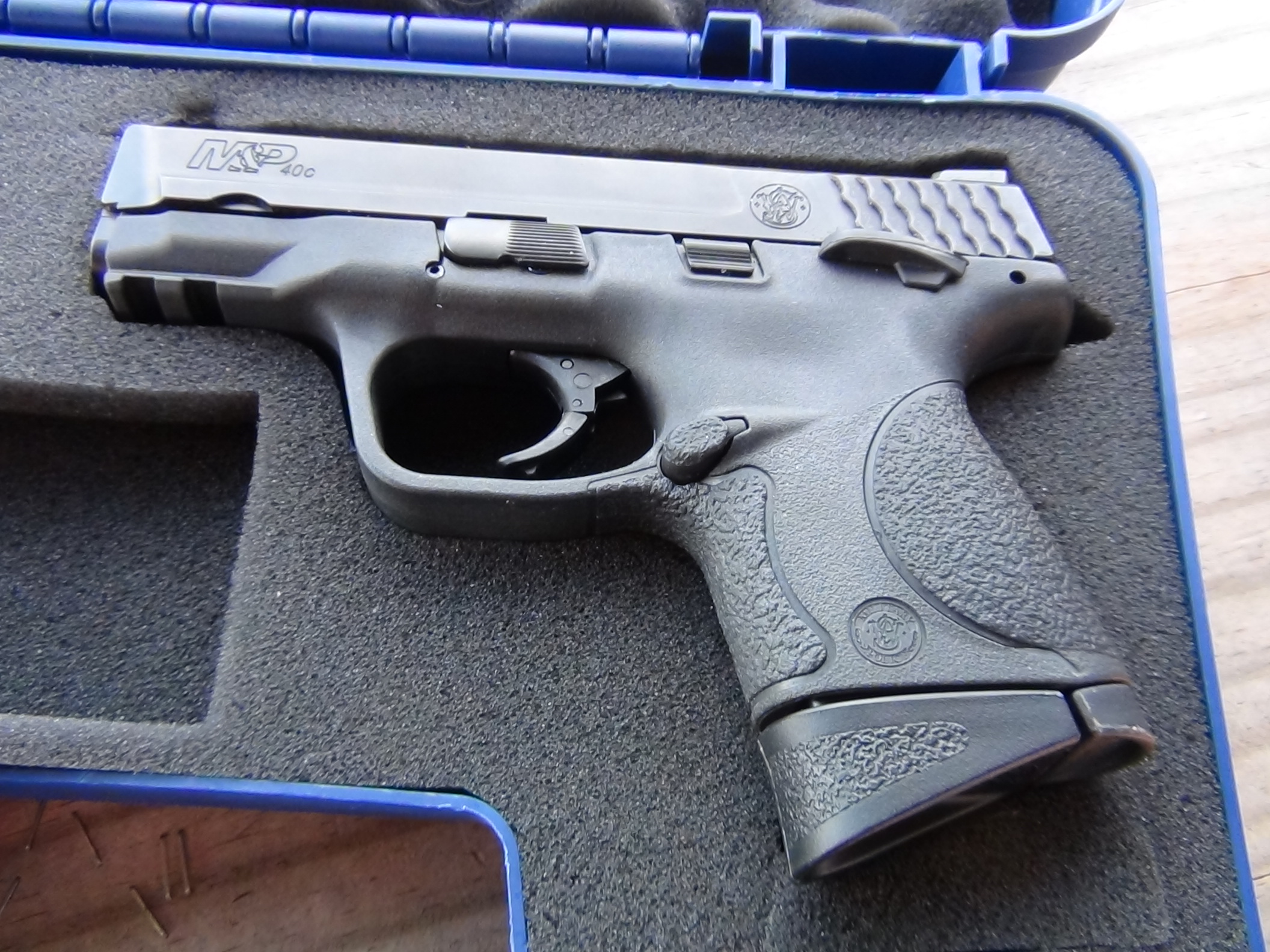 Handgun Pic (LIVE! Archive)