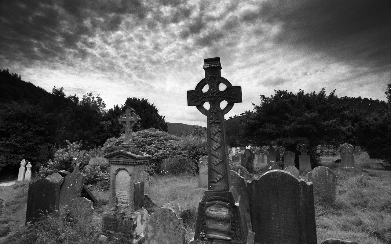 The Victorian cemetery. (Image/steampunkempire.com)