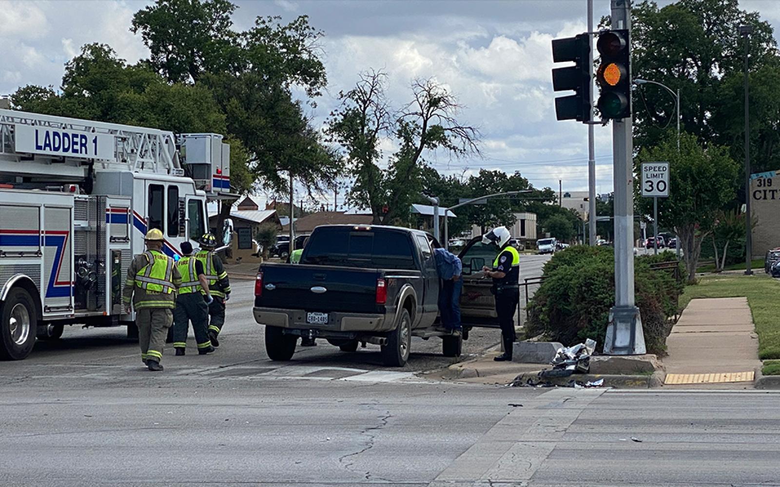 Harris & Abe Crash | Live Photo James Bouligny