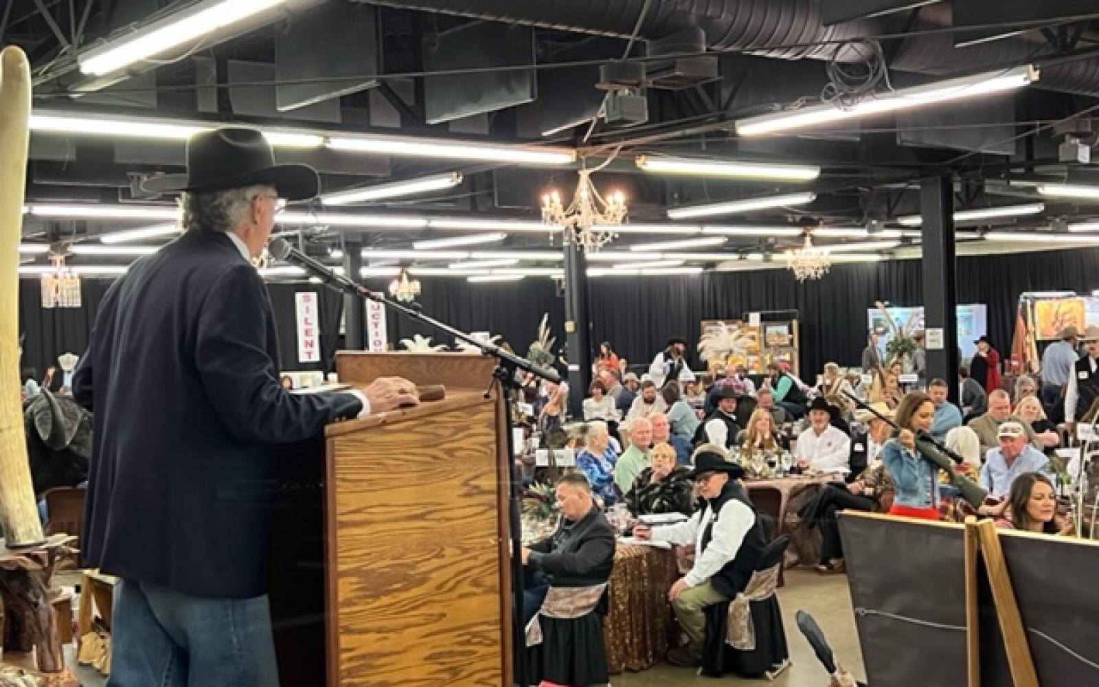 San Angelo SCI 2022 Banquet Auctioneer Col. Roland 'Tooter' Trees (LIVE! Photo/Yantis Green)