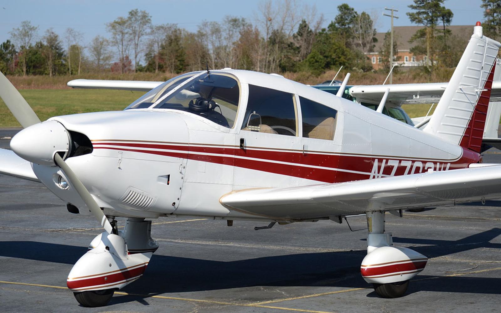 Piper Cherokee PA-28 N7763W on the ramp during the mid-2000s. Photo by Javier Vera.