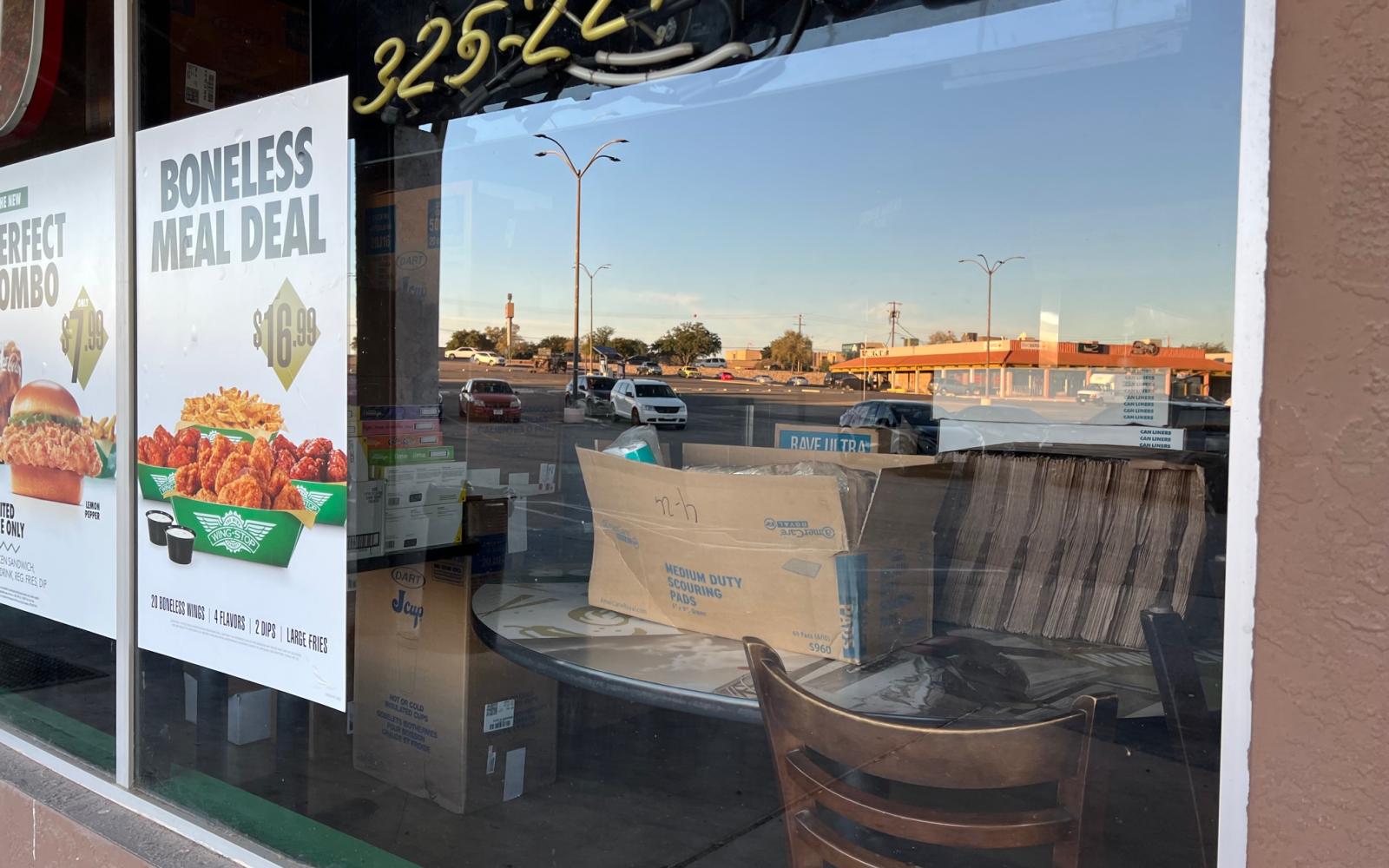 Wing Stop SW Plaza (LIVE! photo Yantis Green)