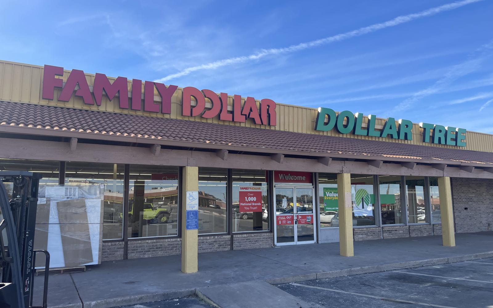 Curbside View Family Dollar