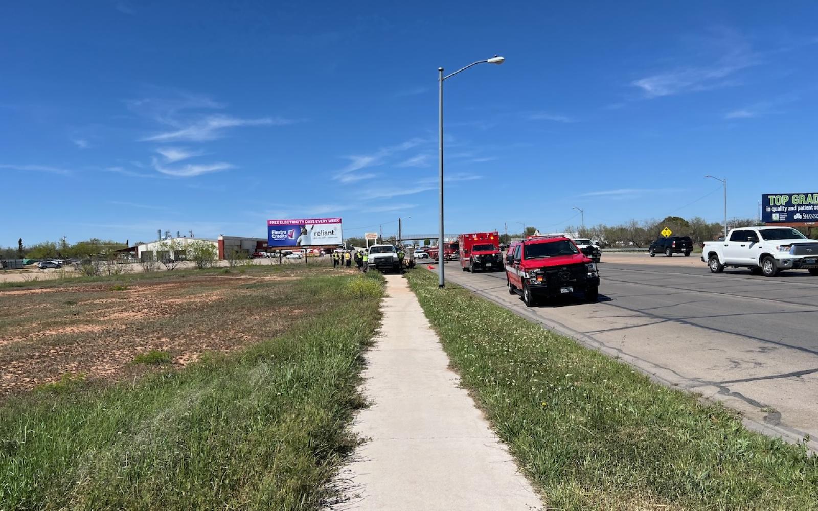 Flatbed Trailer Goes Rogue: Chaos Unleashed on S. Bryant Blvd!