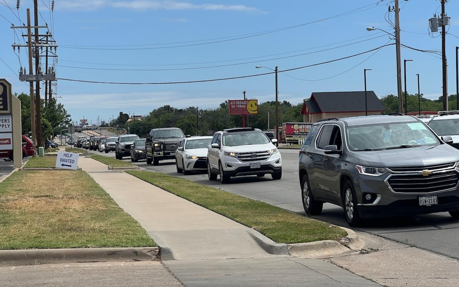 Traffic backed up in the westbound lanes of Sherwood Way in the aftermath of the 2-car pile-up at around 12:15 p.m. 