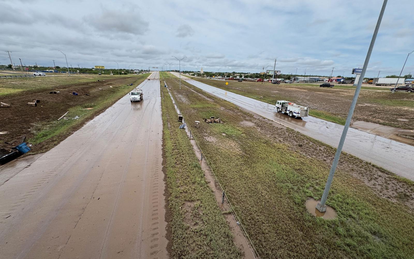 Looking west down the Houston Harte Expy from the Bell Street Overpass at noon on July 4, 2025.