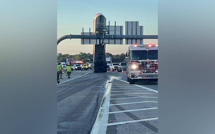 Trailer ripped off truck after hitting sign on I-35