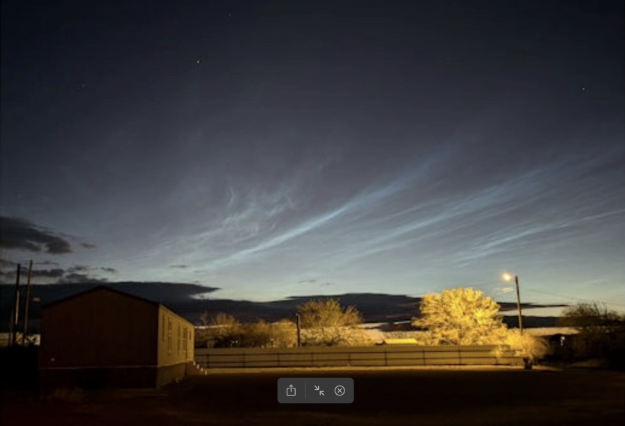 Rare Night-Shining Clouds Seen Over West Texas Town (Anthony Griffith)