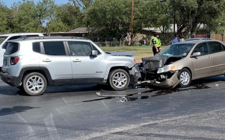 Head-on Crash Ave. N at A&amp;M (LIVE! Photo/Matt Trammell)