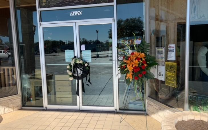 Wreaths on the door of Mr. Boots.  (LIVE! Photo/Matt Trammell