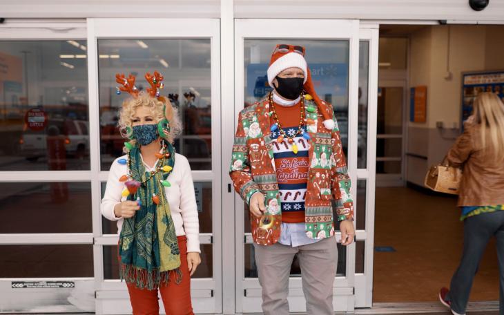 Jason and Kristen Henry ring the bell for the Salavation Army and Kiwanis Club of San Angelo.
