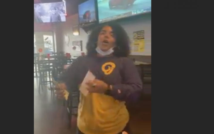 Waitress Gets Christmas Gift