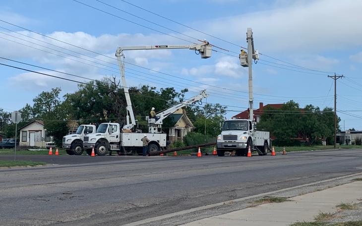 SAN ANGELO TX — Power lines are down on the north side of San Angelo from what witnesses say was a vehicle crash on N. Chadbourne St at 16th St.