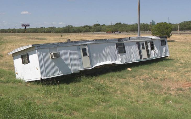 Mobile Home Abandoned on I-20 | KTXS