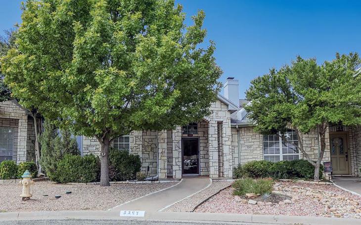 Easy living home in Bentwood Country Club Estates