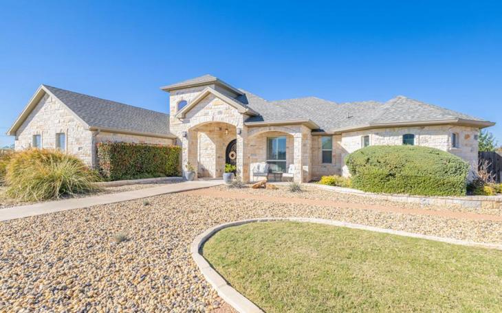 Listed for $805,000 by Mimi Clark at Keller Williams. (563) 650-1029.