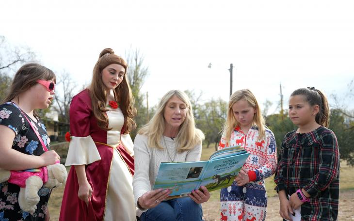 Kathy Priest-Smith reads to Santa Rita Elementary children.