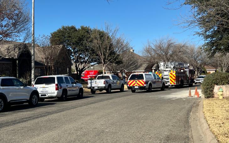 First Responders at Bentwood Home for Possible Drowning (LIVE! Photo/Matt Trammell)