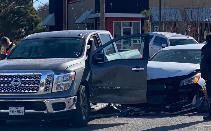 Parkview Crash at Burger King (LIVE! Photo/James Bouligny)