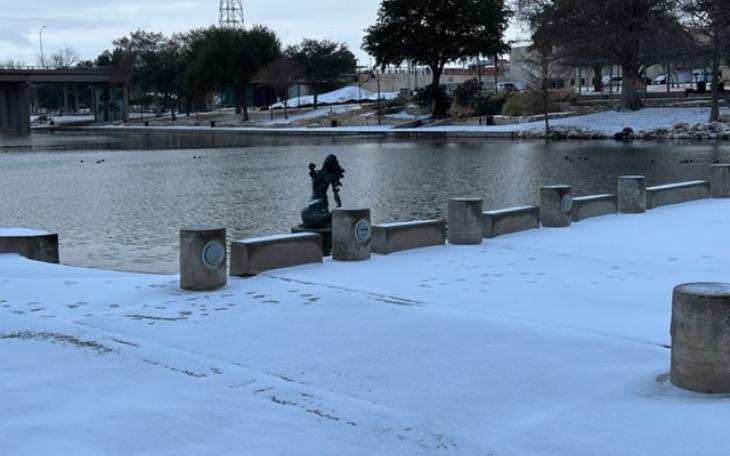Celebration Bridge Mermaid Snow 2022 (LIVE! Photo/Yantis Green)