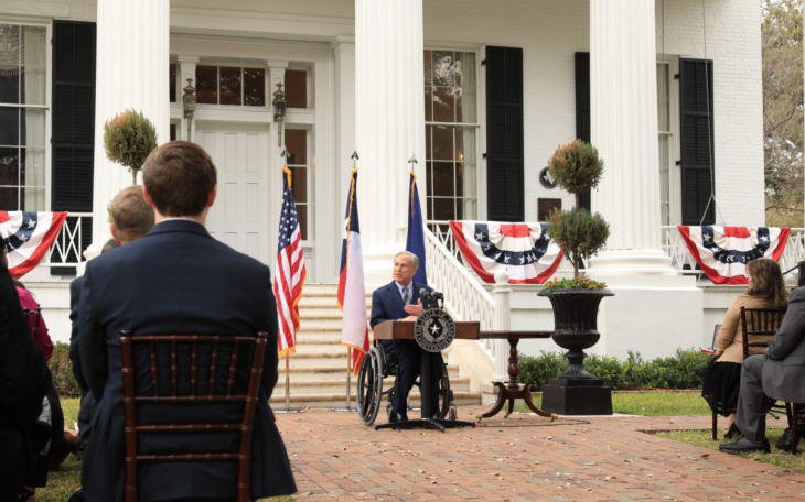 Gov. Abbott at Awards Ceremony (Contributed/gov.texas.gov)
