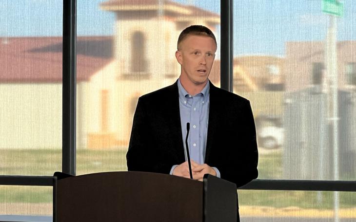 County Judge candidate Lane Carter addresses the San Angelo Tea Party