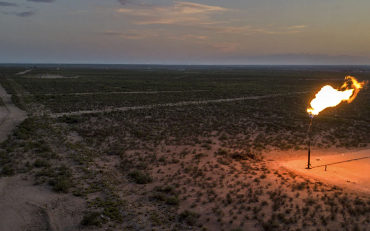Oilfield Flare (Contributed/bloomberg)