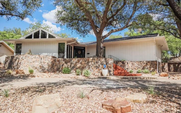 This mid-century elegance meets modern sophistication in this exceptional 3,225-sf 3 bedroom, 3 bath home with 1 bedroom, 1 bath guest house in the heart of Bryant Park.   The home was built in 1965 but has been completely updated.