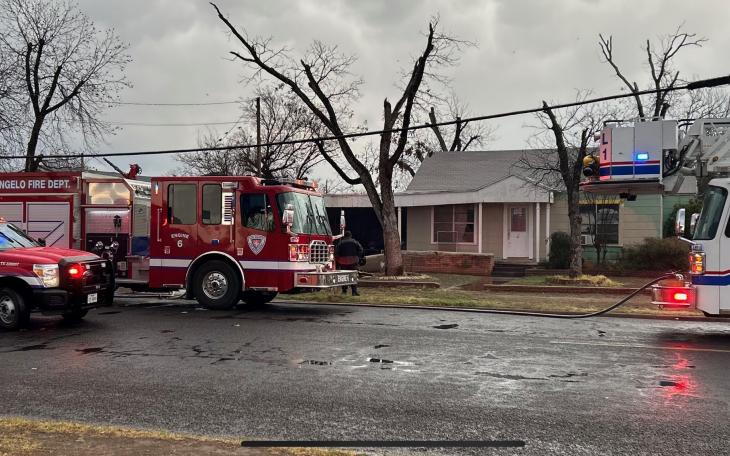 House Fire 3906 Coliseum Dr. 1.24.23 (LIVE! Photo/Traci King)