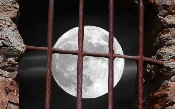 Full Moon Through Jail Bars (Courtesy/Pixabay)