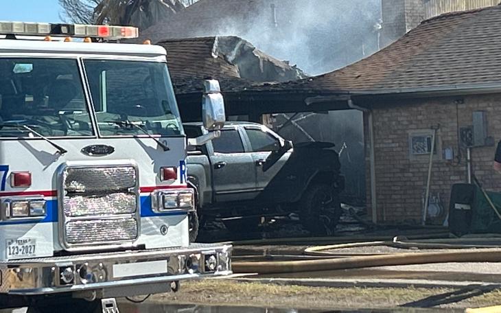 Bentwood House Fire (LIVE! Photo/Traci King)