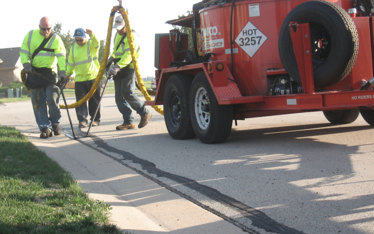 Crack Sealing Crew (Courtesy/alphapaving)