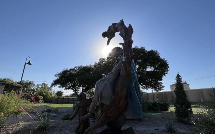 Lady in Blue Statue San Angelo 8.23 (LIVE! Photo/Yantis Green)