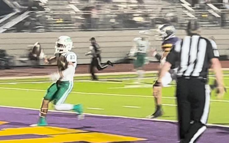 Wall's Hagyn Barber runs in a touchdown against Early in 2023.