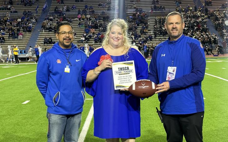 Scarlet Rodriguez receives award from the THSCA